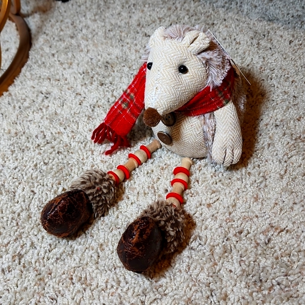 Hanna's Handiworks Holiday Figurine